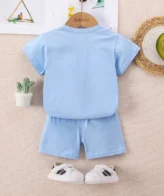 ⁦طقم شورت راقي مكون من قطعتين تي شيرت نمط دب وشورت⁩ - الصورة ⁦3⁩