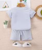 ⁦طقم شورت راقي مكون من قطعتين تي شيرت نمط دب وشورت⁩ - الصورة ⁦4⁩