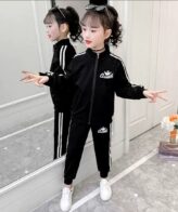 ⁦طقم بناتي فخم مكون من قطعتين جاكت بأكمام طويلة وسروال⁩ - الصورة ⁦4⁩