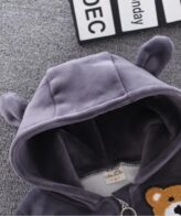 ⁦طقم شتوي مكون من ثلاث قطع فنيلة بأكمام طويلة ويلق مع غطاء للرأس وبنطلون بنمط رسوم كرتونية⁩ - الصورة ⁦9⁩