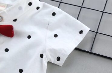 ⁦طقم الأناقة مكون من شميز بأكمام قصيرة مزين بفيونكة وشورت على شيال للأطفال الأنيقين⁩ - الصورة ⁦6⁩