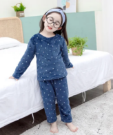 ⁦طقم بيجاما بناتي شتوي مكون من بلوفر بأكمام طويلة وسروال بخصر مرن بتصميم أنيق وجذاب⁩ - الصورة ⁦2⁩