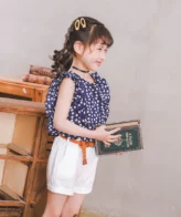 ⁦طقم بناتي 3 قطع  بلوزة +شورت مع حزام جلد للخصر⁩ - الصورة ⁦4⁩