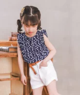 ⁦طقم بناتي 3 قطع  بلوزة +شورت مع حزام جلد للخصر⁩ - الصورة ⁦3⁩