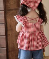 ⁦طقم بناتي يتكون من بلوزة بأكمام قصيرة مكشكشة وشورت بتصميم حديث وجذاب للفتيات الصغيرات⁩ - الصورة ⁦5⁩