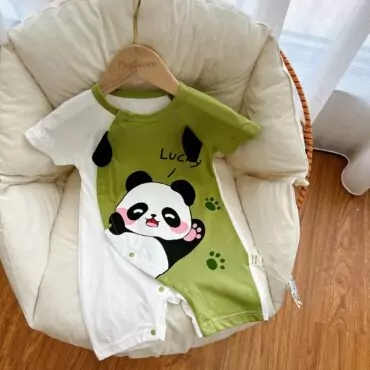 أوفرول بأكمام قصيرة نمط الباندا المحظوظ
