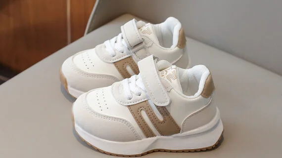 حذاء رياضي بشكل أنيق للأولاد والبنات - الصورة 3