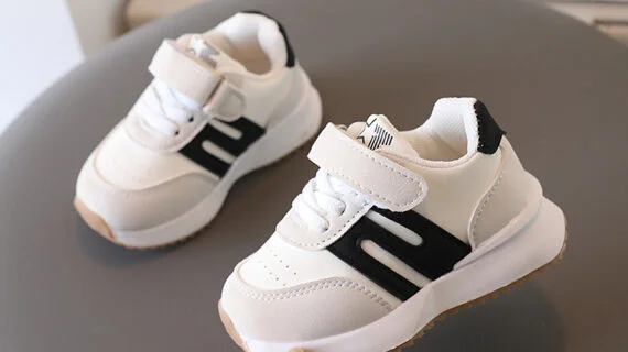 حذاء رياضي بشكل أنيق للأولاد والبنات - الصورة 2