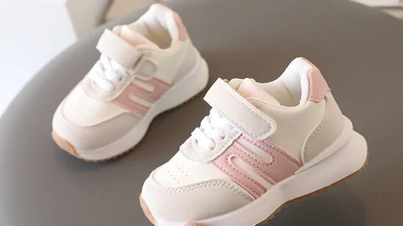 حذاء رياضي بشكل أنيق للأولاد والبنات - الصورة 4