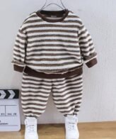 طقم بيجاما شتوي مخطط مكون من قطعتين