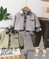 طقم ولادي يتكون من قطعتين شميز بأكمام طويلة وبنطلون بتصميم حديث وراقي