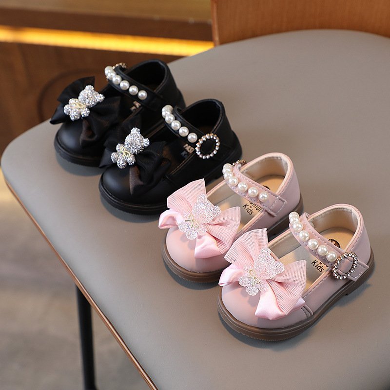 حذاء بناتي أنيق مزين بحبات اللؤلؤ الرائعة والفيونكة الفاخرة