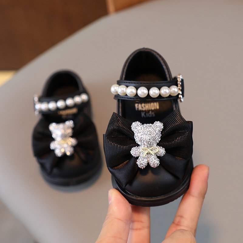 حذاء بناتي أنيق مزين بحبات اللؤلؤ الرائعة والفيونكة الفاخرة - الصورة 3