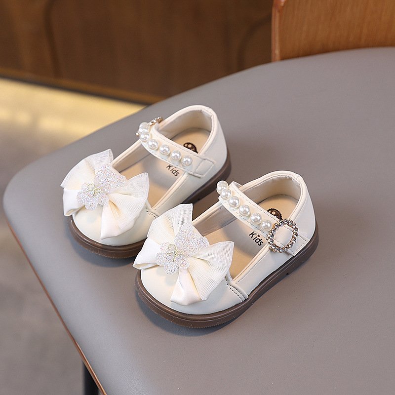 حذاء بناتي أنيق مزين بحبات اللؤلؤ الرائعة والفيونكة الفاخرة - الصورة 5