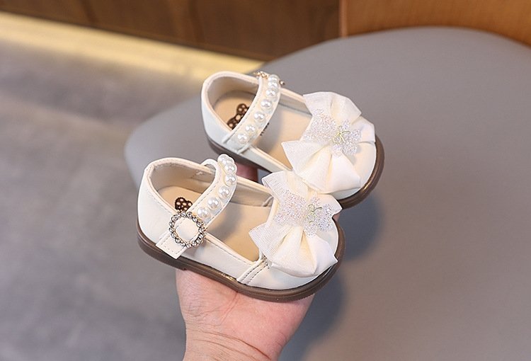 حذاء بناتي أنيق مزين بحبات اللؤلؤ الرائعة والفيونكة الفاخرة - الصورة 7