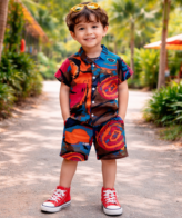 طقم ولادي مكون من شميز بأكمام قصيره وشورت بتصميم راقي